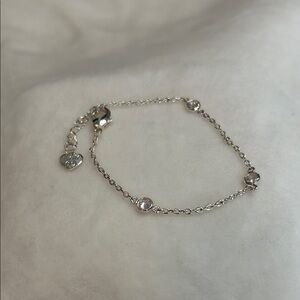 Chic Silver Bracelet with Crystal Details